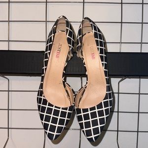 Size 10 gorgeous black and white designed classy heals